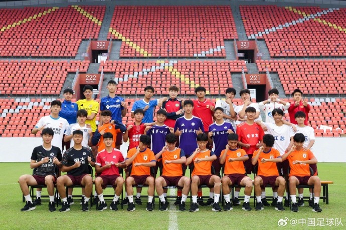 U17國少第三期集訓2勝1平 29人穿母隊球衣拍全家福