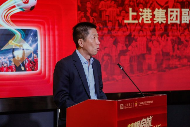海港2026賽季主場戰袍發布 簽約上海銀行 安永佳表態爭冠