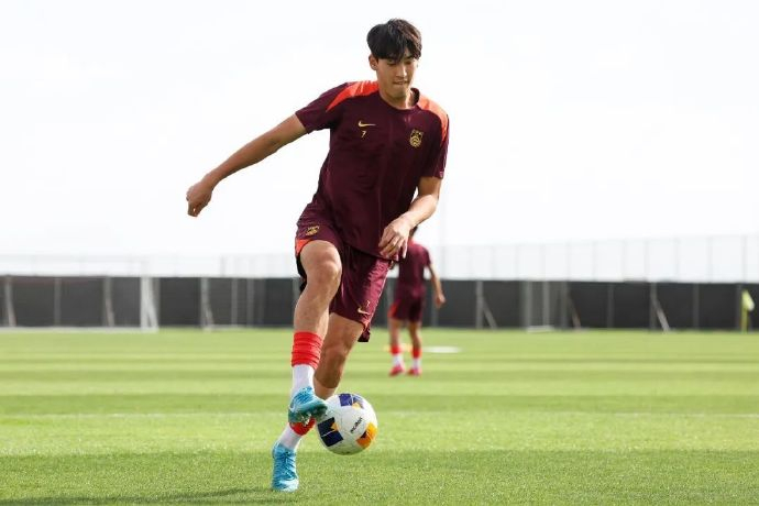 17歲布尼亞明跳五級入選U22：父親電話叮囑把握機會，目標歐洲留洋