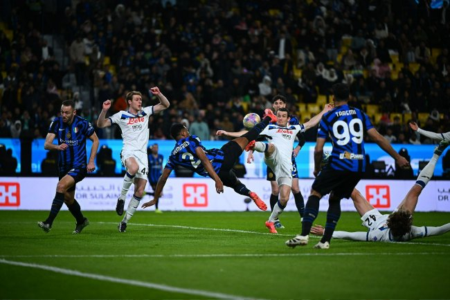 鄧弗里斯雙響 國米2-0亞特蘭大進超級杯決賽 鄧弗里斯雙響 國米2-0亞特蘭大進超級杯決賽