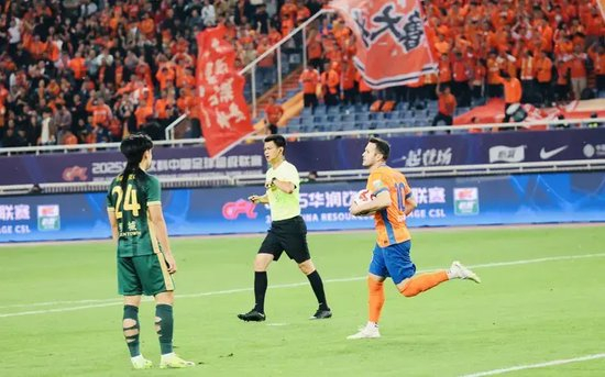瓦科帽子戲法 泰山4-2逆轉浙江 終結四輪不勝