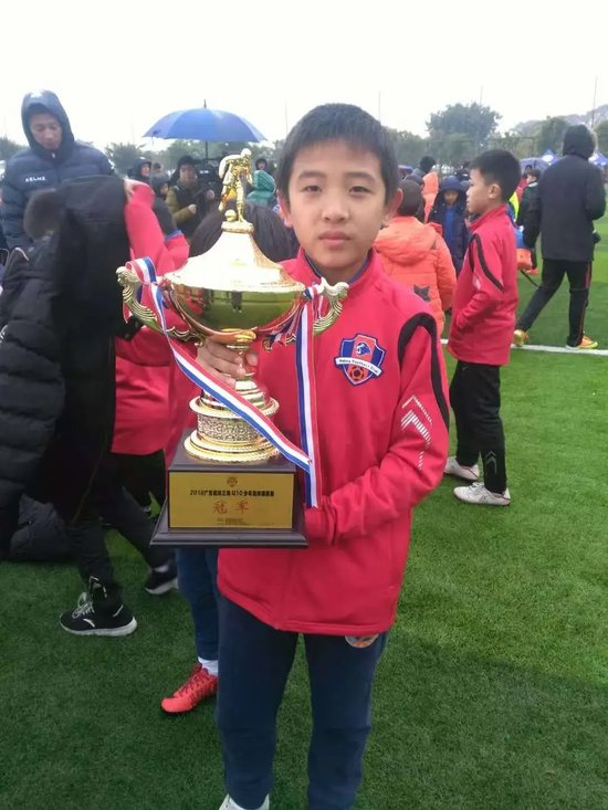 魏祥鑫啟程試訓歐塞爾 9歲哭著找媽媽到中超首球僅三年