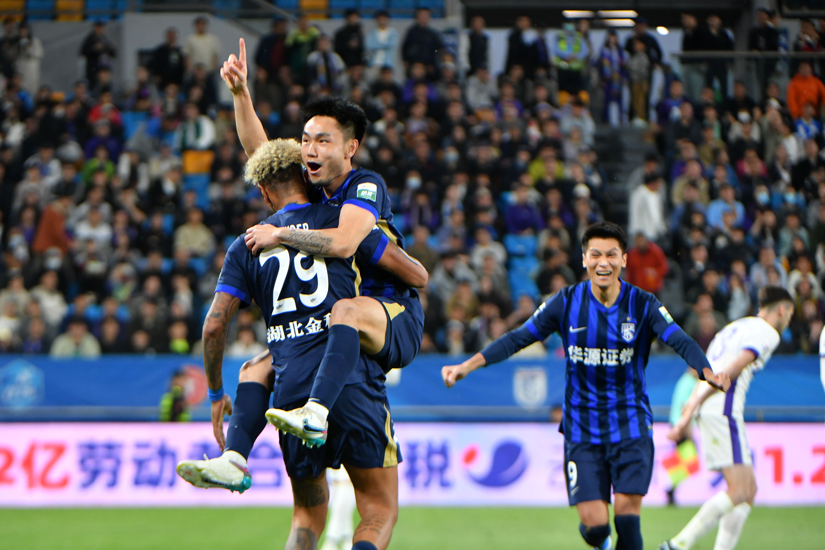 三鎮連折兩將：王毅韌帶損傷休戰4-6周，陳哲超踝傷2-3周